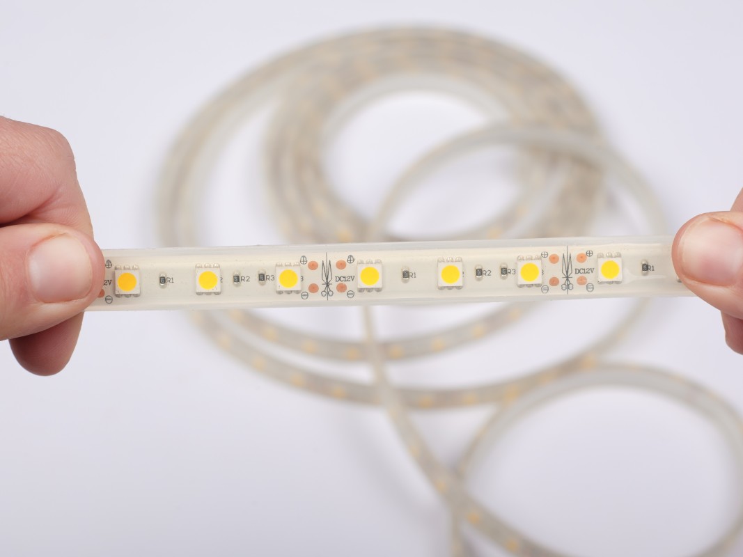 LED Streifen Selbstklebend: eine einfache und praktische Lösung für die Innenbeleuchtung-Beleuchtung Case Sharing