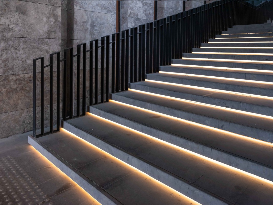 Treppenbeleuchtung LED Streifen: Eleganz und Sicherheit-Beleuchtung Case Sharing