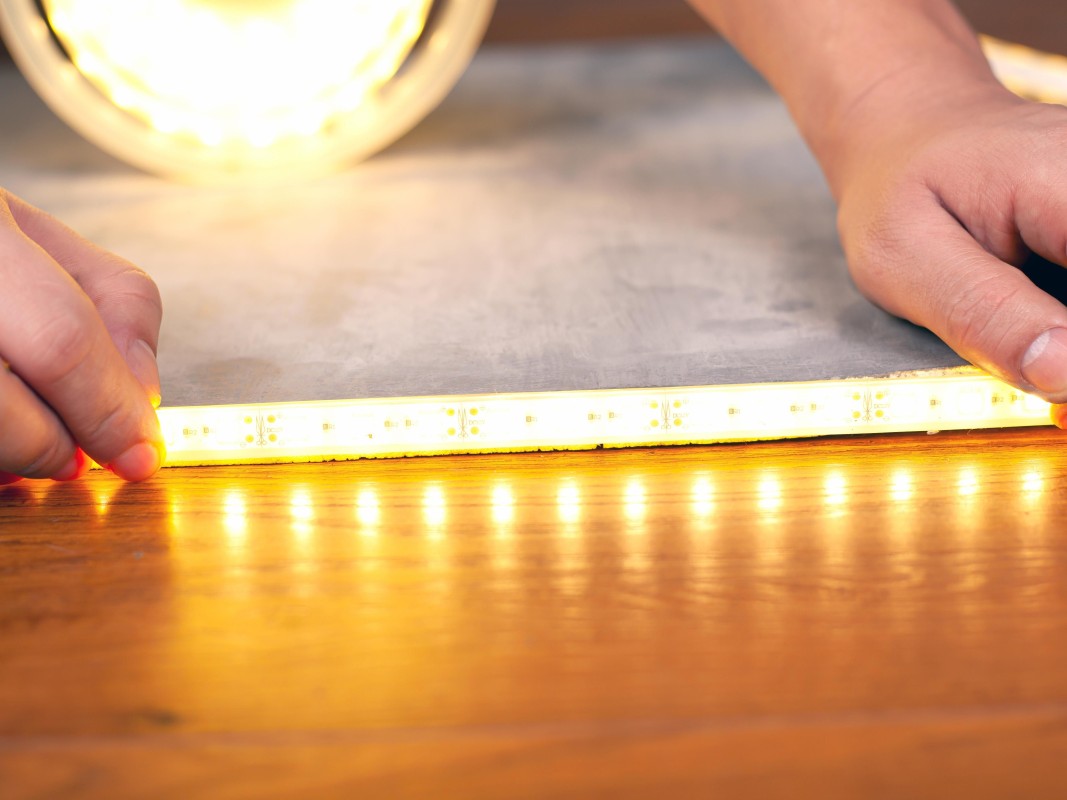 Hochwertige Beleuchtungskörper: KOSOOM COB LED-Streifen-Beleuchtung Case Sharing