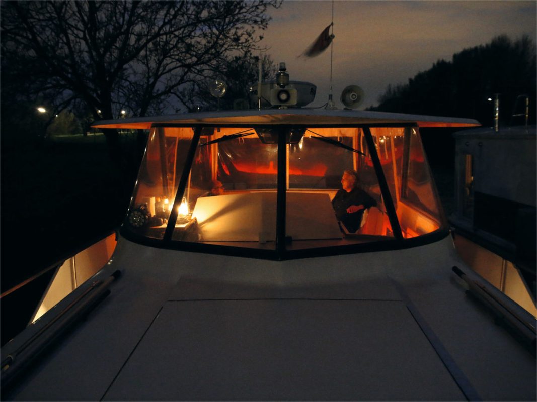 Wie installiert man LED Streifen auf einem Boot?-Beleuchtung Case Sharing--4.35